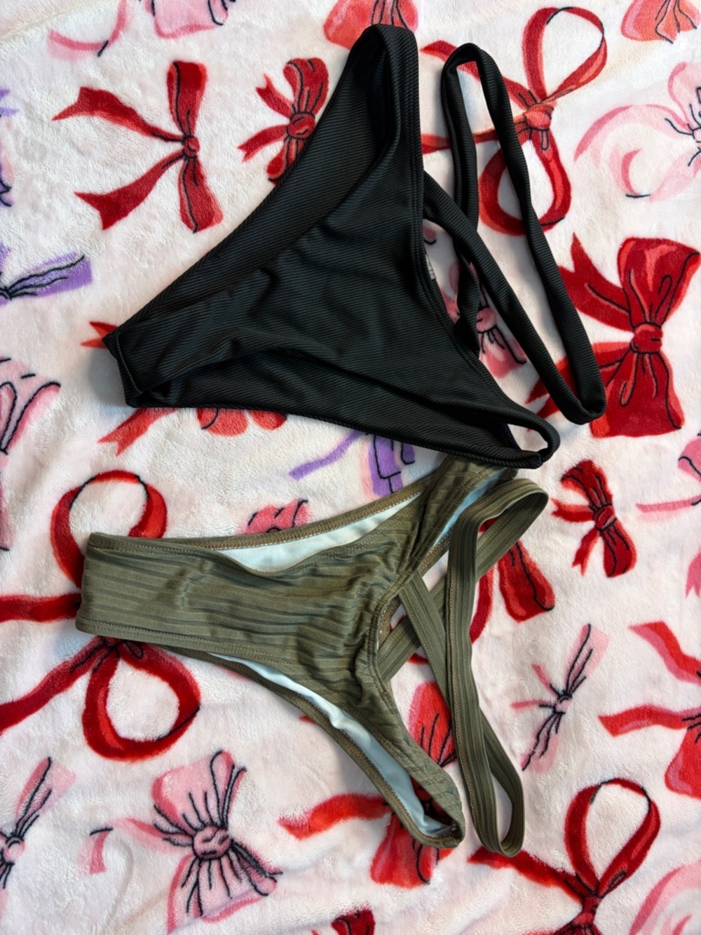 SHEIN Black & Olive Ribbed Bikini Bottoms